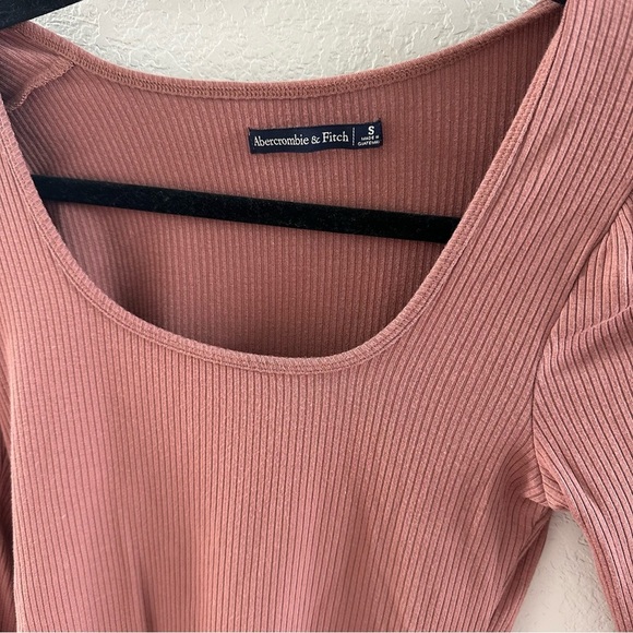 Abercrombie & Fitch Long-Sleeve Scoop-Neck Tee in terracotta red - Picture 2 of 6
